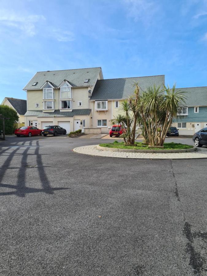 Modern 1 Bed Apartment Next To Beach And Golf Course Llanelli Exterior foto